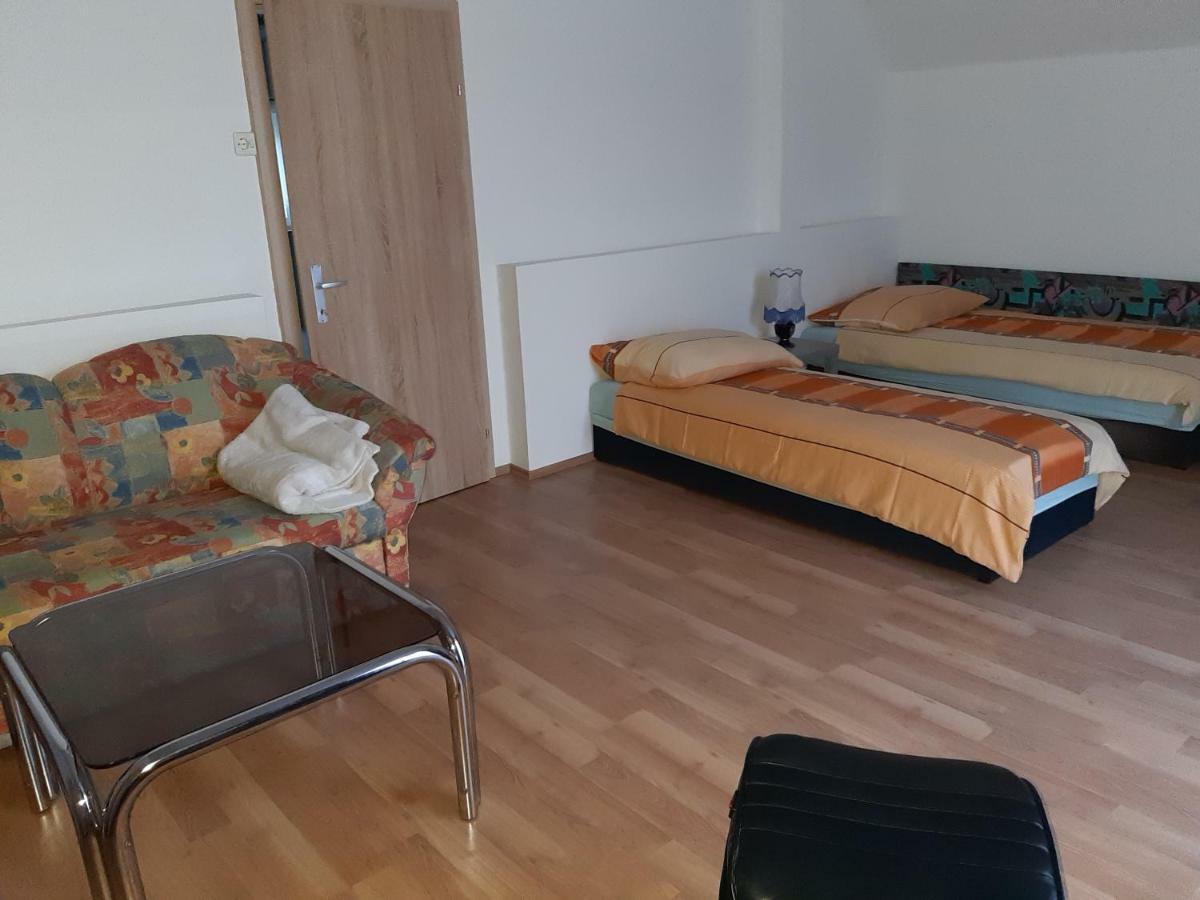 Privatzimmer Roland Hutten Exteriör bild
