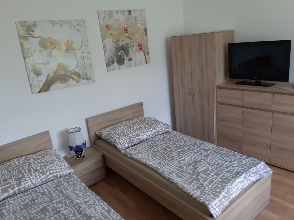 Privatzimmer Roland Hutten Exteriör bild